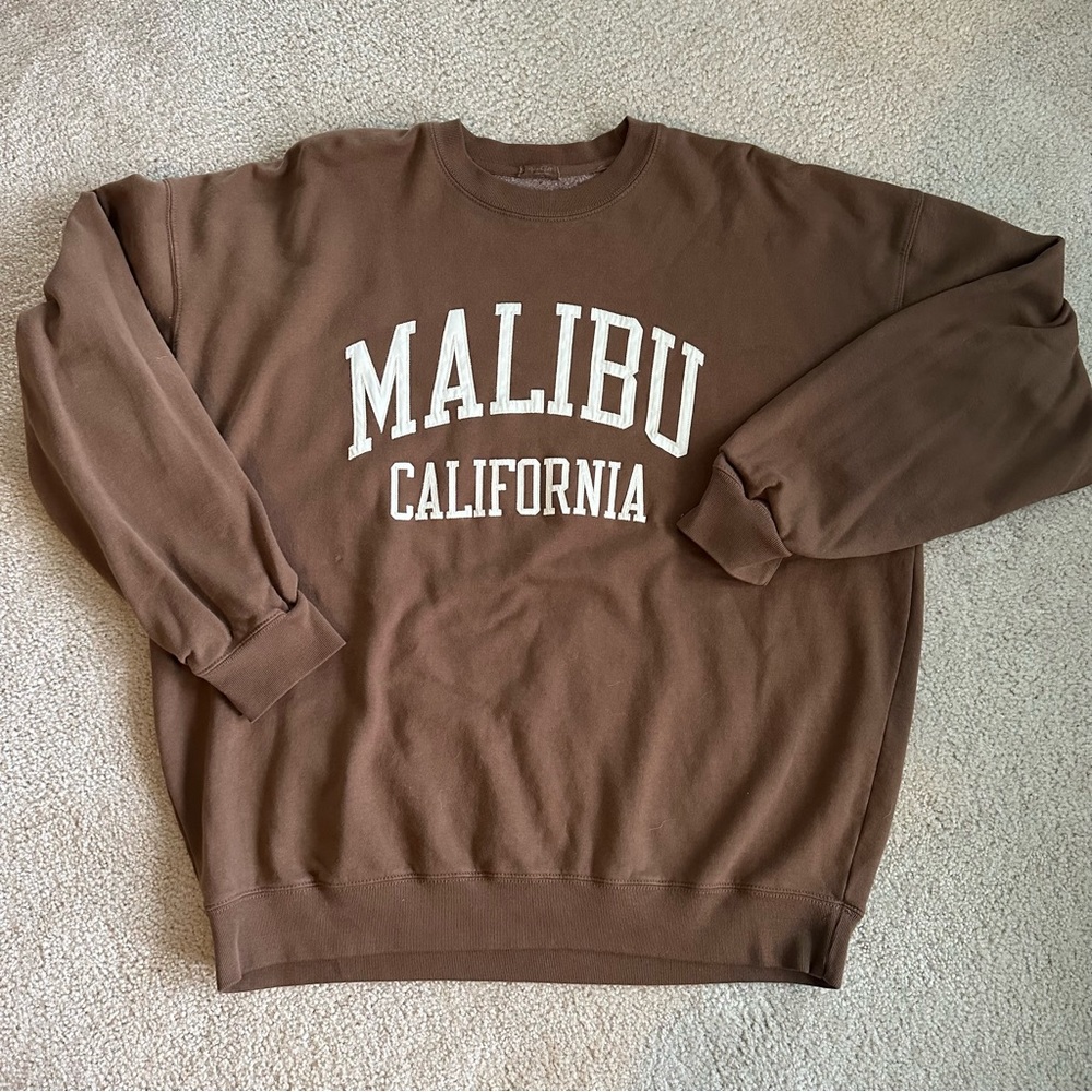 BRANDY MELVILLE OVERSIZED GRAPHIC CREWNECK